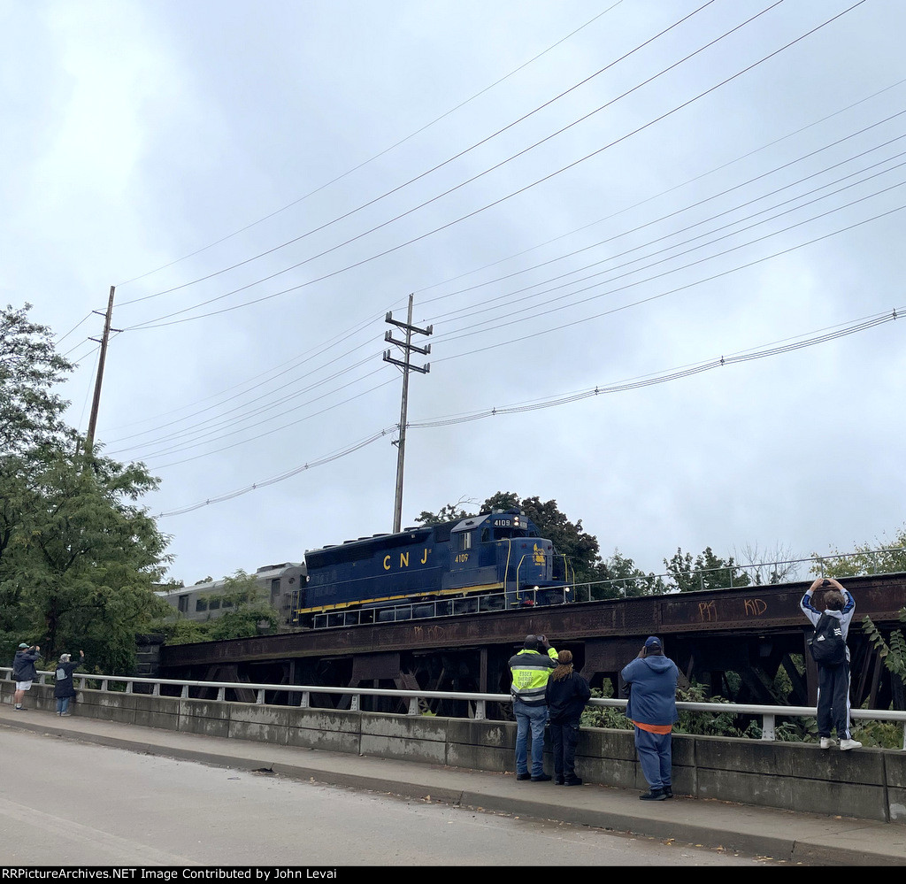 A wb scoot approaches the Boonton Station-picture taken from the Main St overpass.